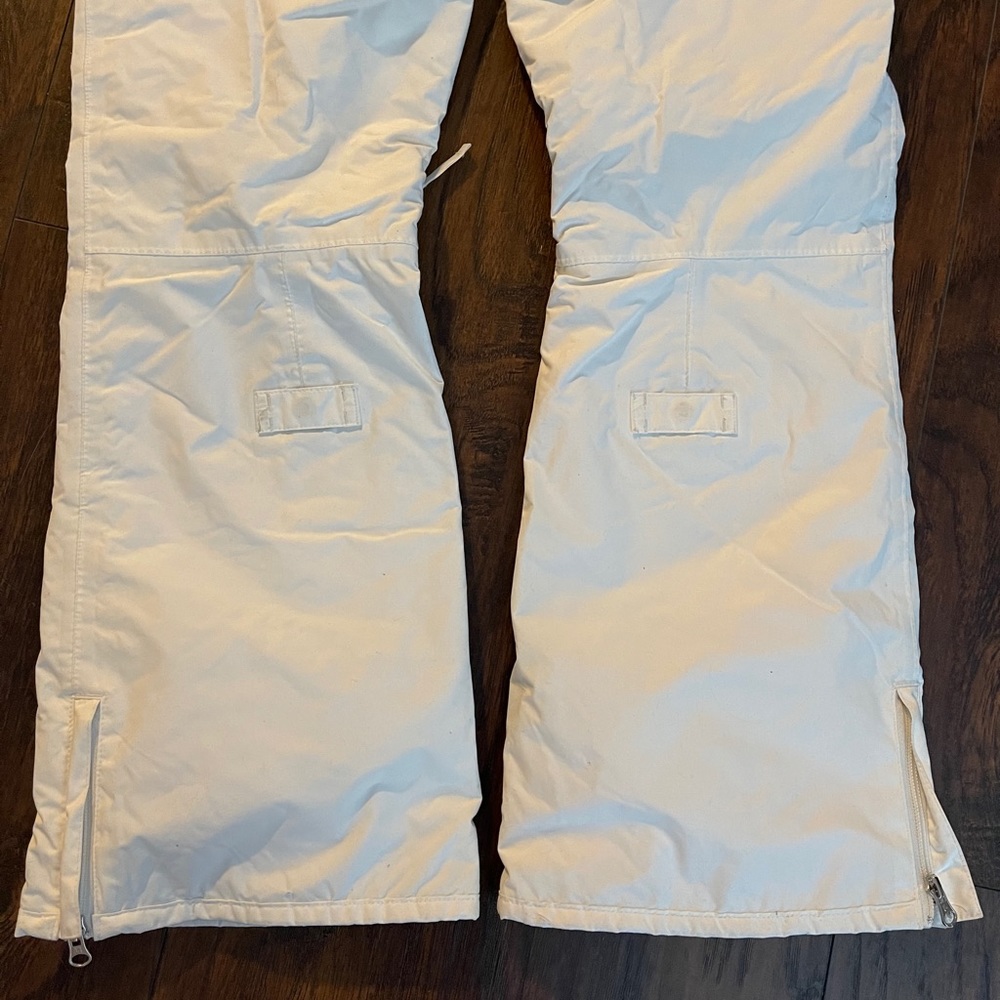 White/cream women’s burton ski pants size small
